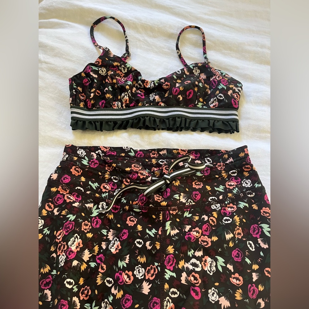 The Upside - Ruffle Trimmed Set - Small - Picture 3 of 13